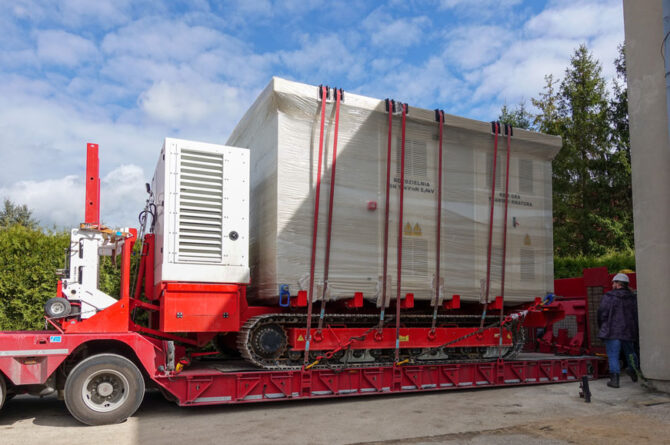 Sicherer Transport von Stationen in schwierigem Gelände